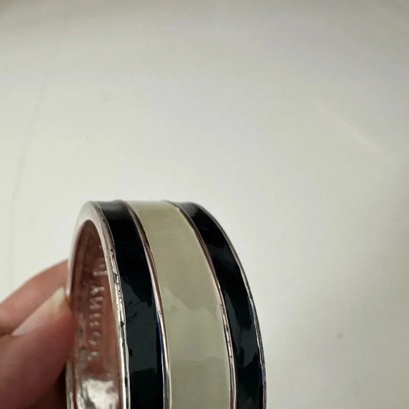 Tommy Hilfiger Vintage Silver
tone Bangle Bracelet - Picture 5 of 5